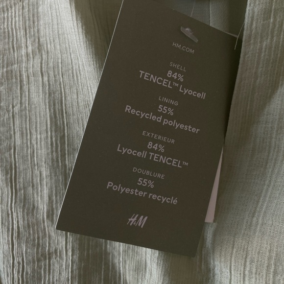 Green maxi dress with flutter sleeves - Picture 6 of 9